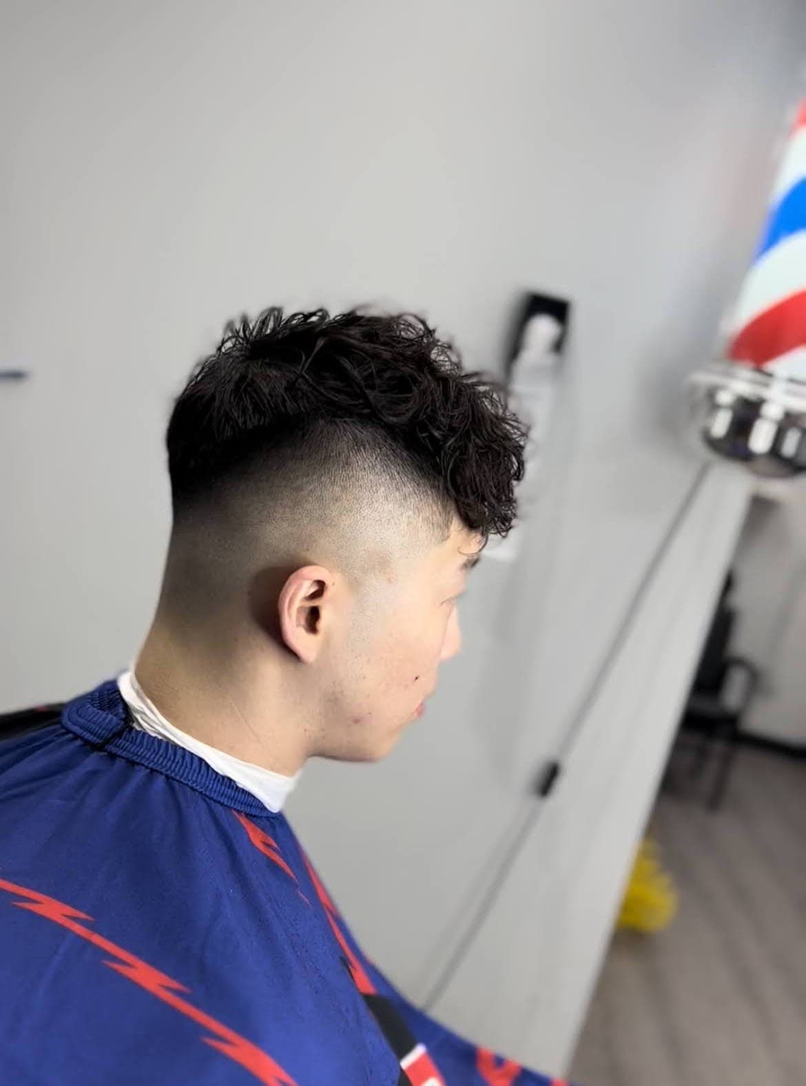 Textured top with a skin fade, side profile
